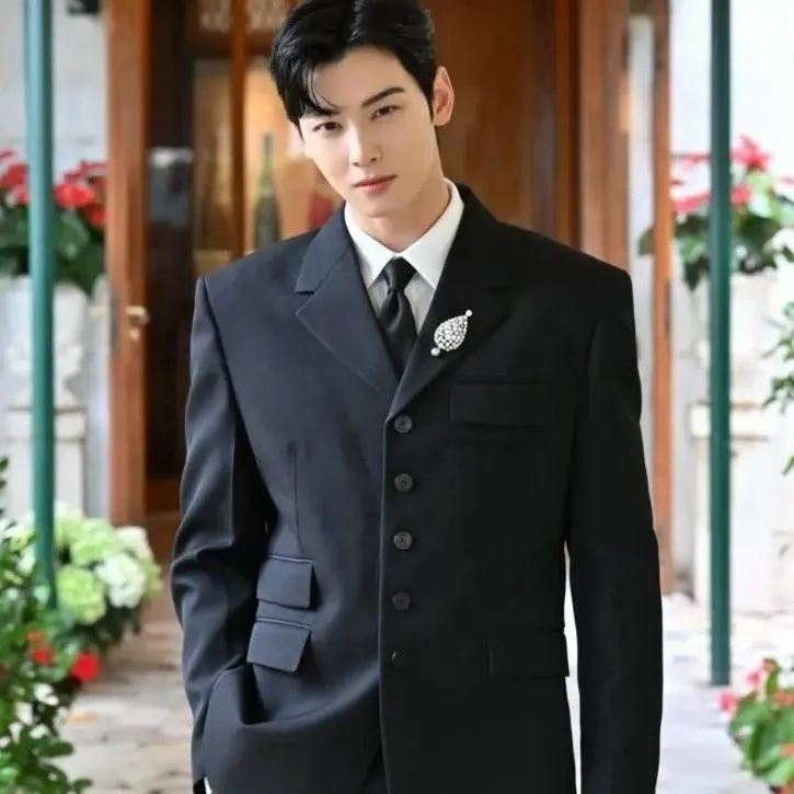 A moment captured by a fan of Cha Eunwoo