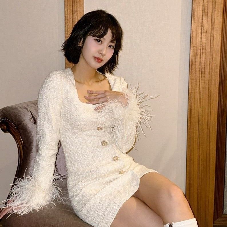 Behind-the-scenes cut of Kang Hyeyeon