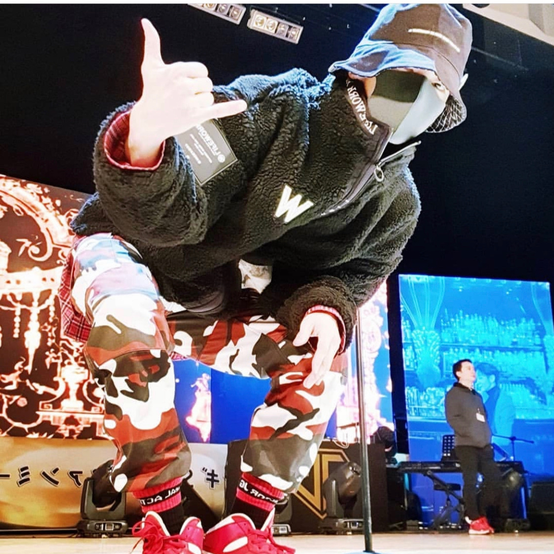 A moment captured by a fan of Lee Joongi