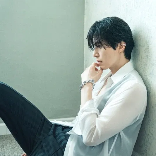 Recent activity shot of Lee Dongwook