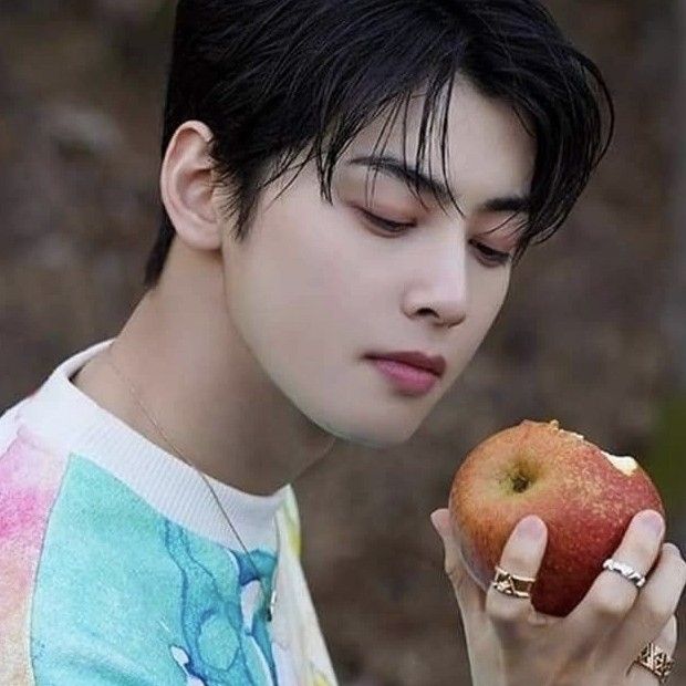 A moment captured by a fan of Cha Eunwoo