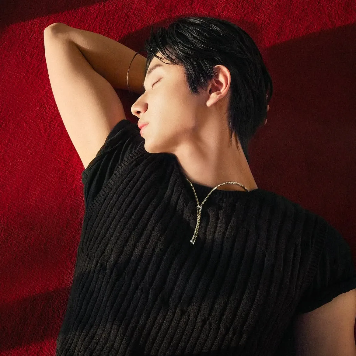 Behind-the-scenes cut of Kim Jaewon