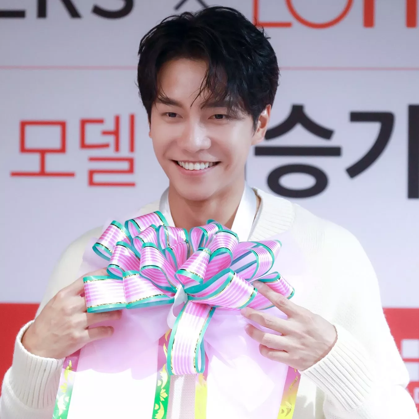 Momen yang diabadikan oleh penggemar Lee Seunggi