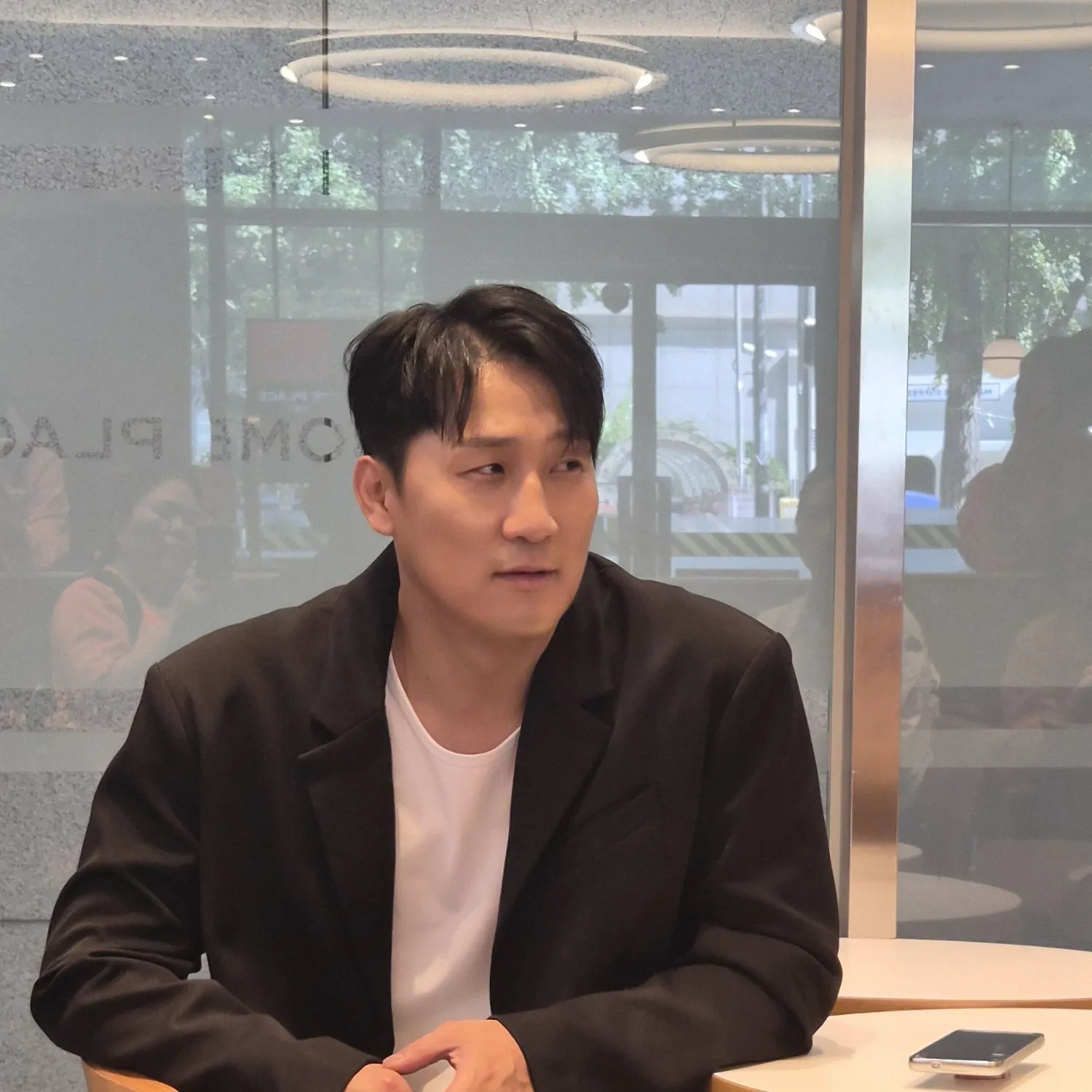 Behind-the-scenes cut of Na Sangdo