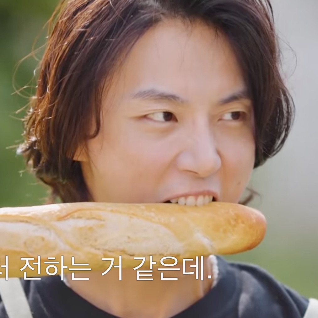 A moment captured by a fan of Yoon Shiyoon