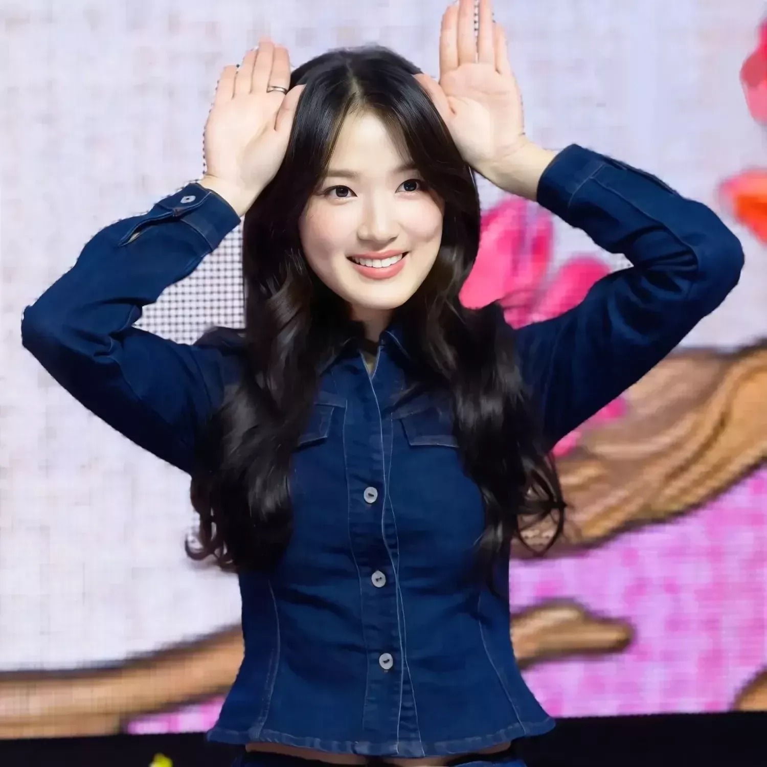 Behind-the-scenes cut of Kim Hyeyoon