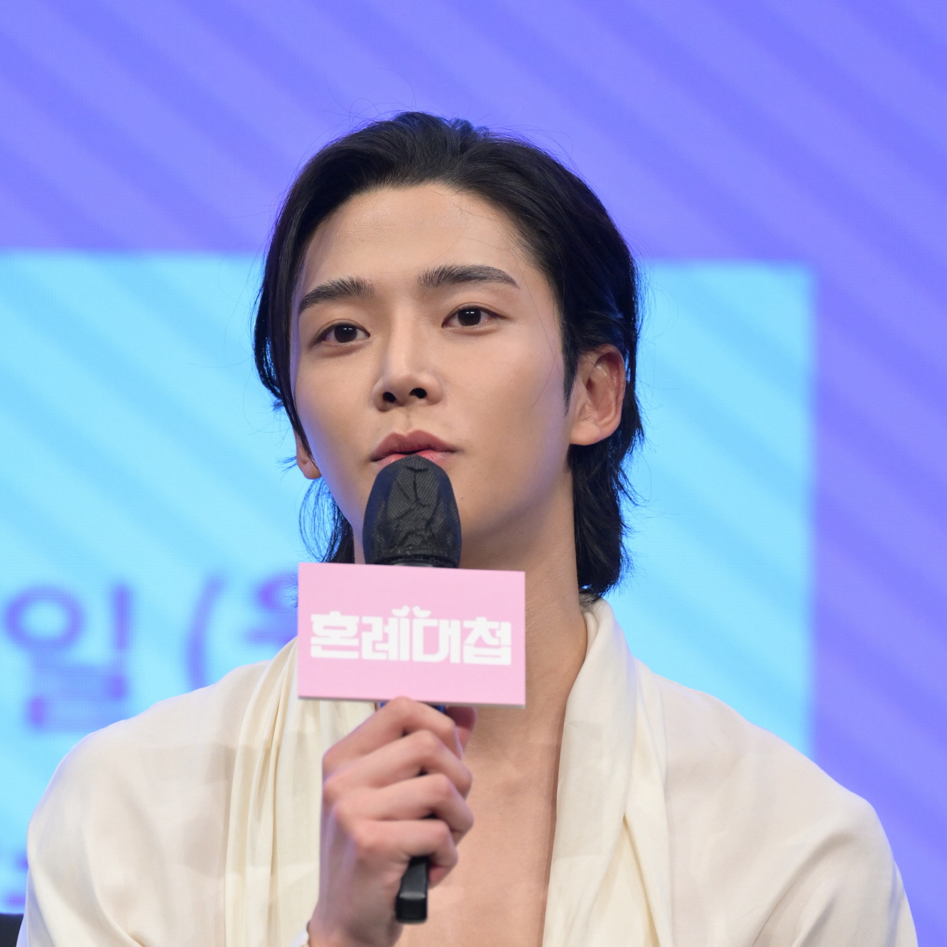 Foto kegiatan terbaru dari Rowoon