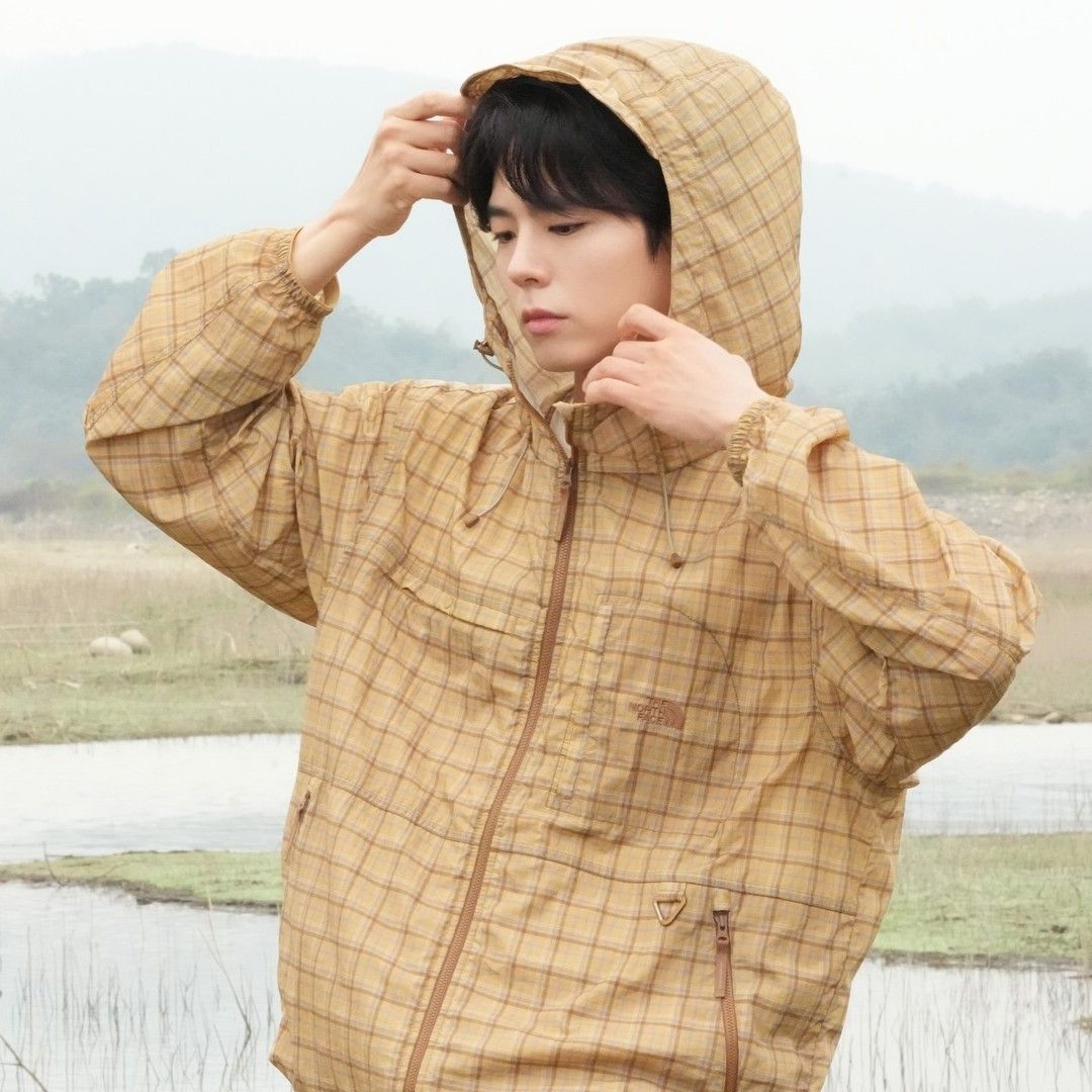 Recent activity shot of Park Bogum