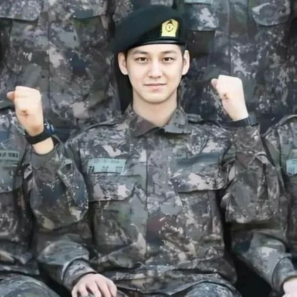 Popular profile image of Kim Bum selected by vote