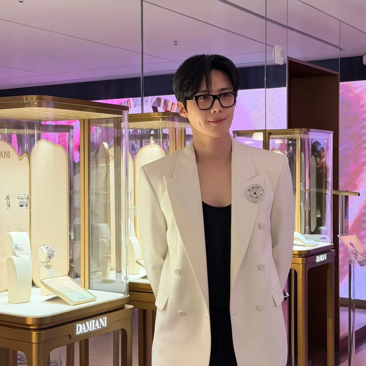 Behind-the-scenes cut of Kim Seonho