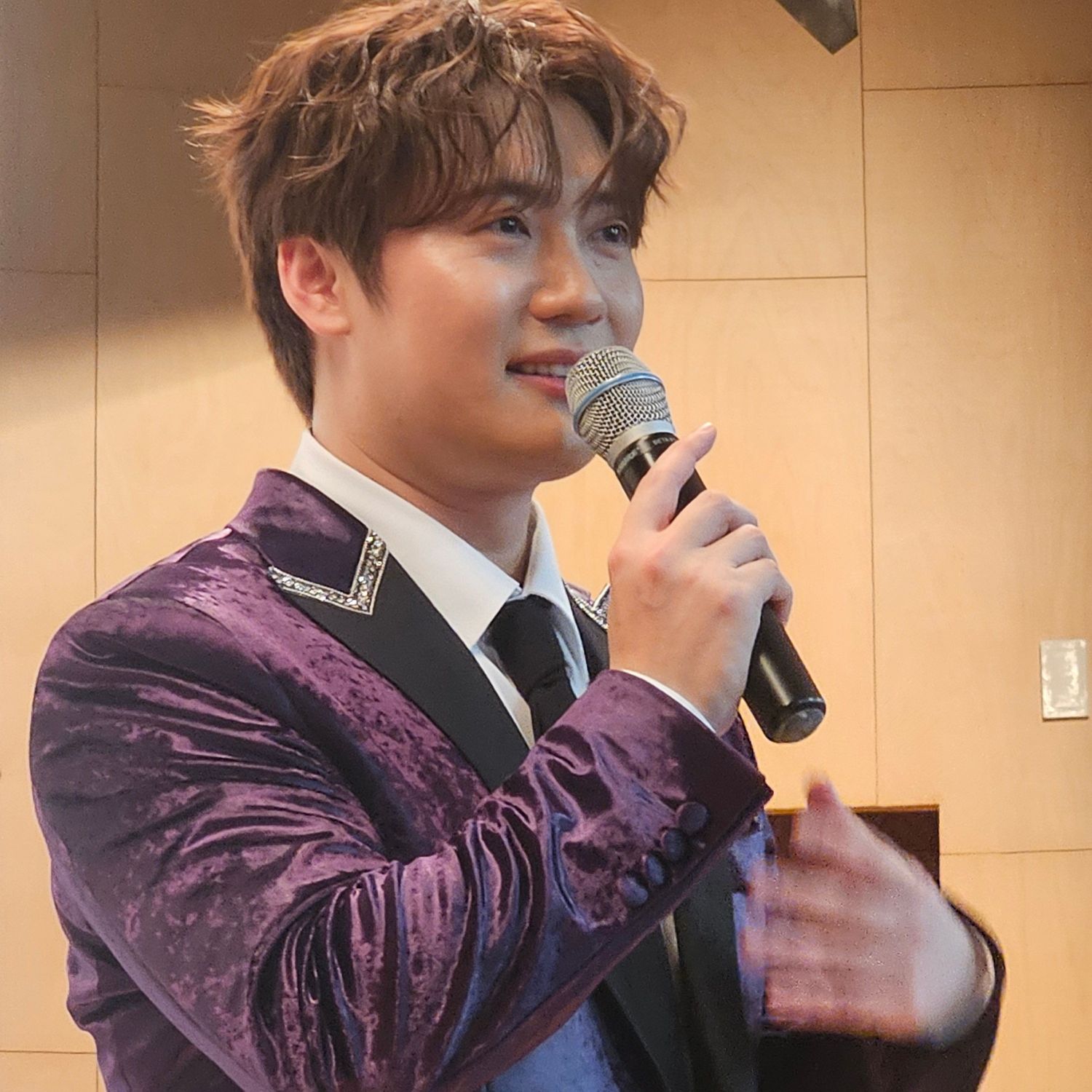 A moment captured by a fan of Son Binah