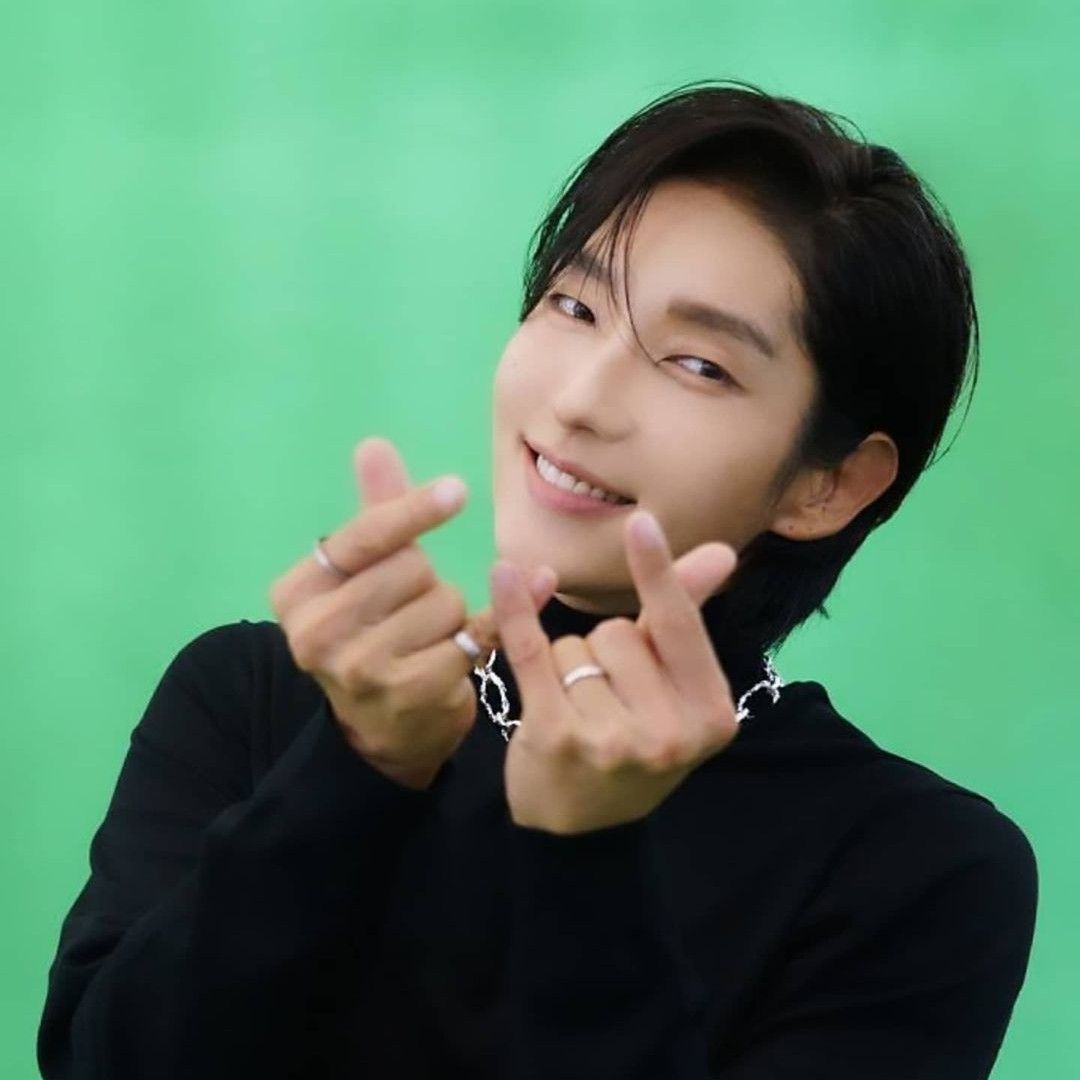 Behind-the-scenes cut of Lee Joongi