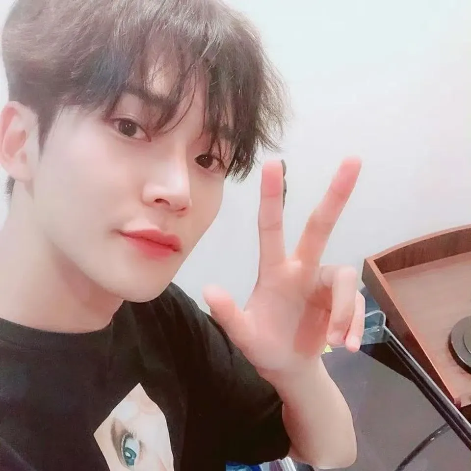 로운의 비하인드 컷
