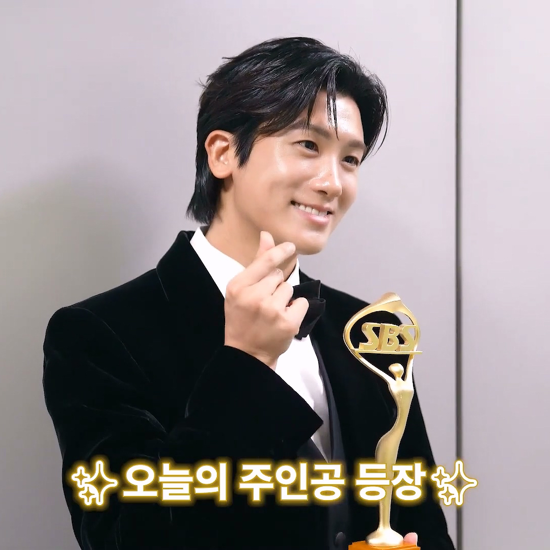 Behind-the-scenes cut of Park Hyungsik