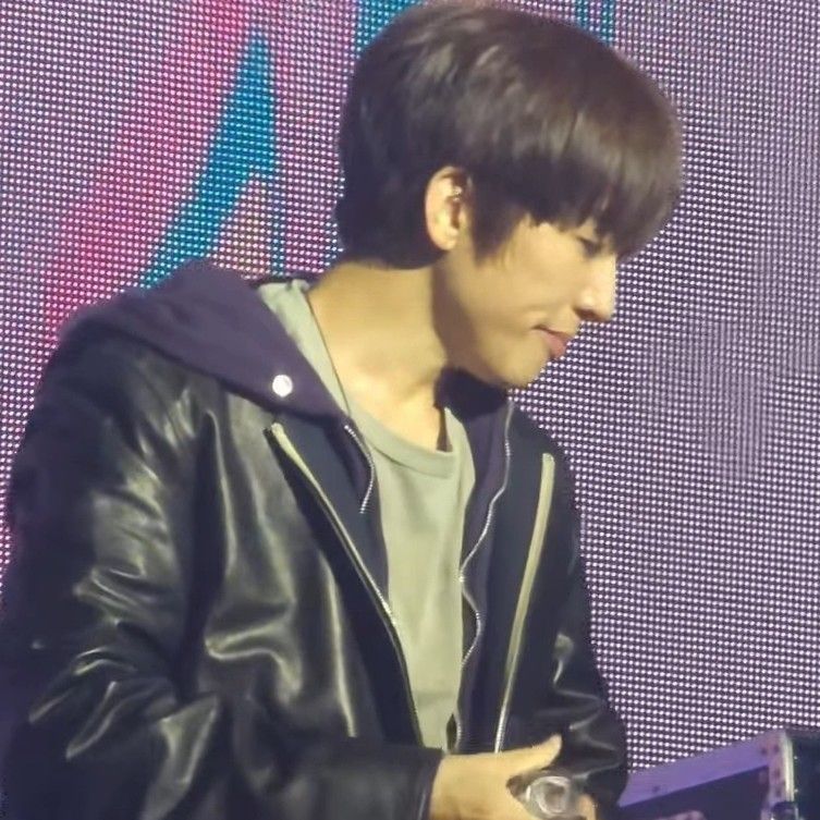 Recent activity shot of Lee Seungyoon