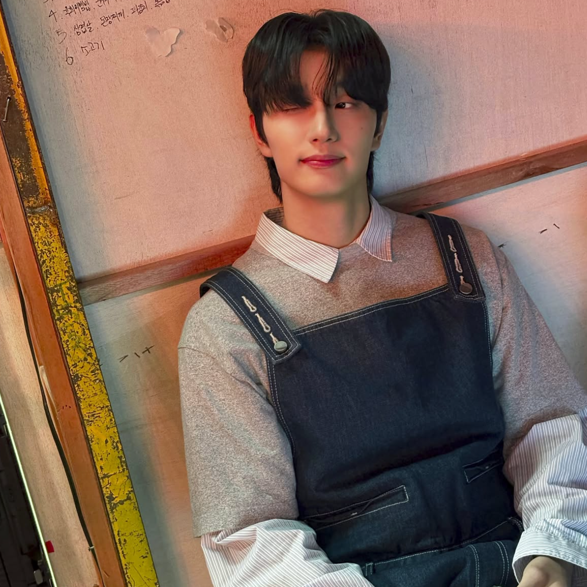 Behind-the-scenes cut of Kim Jaewon