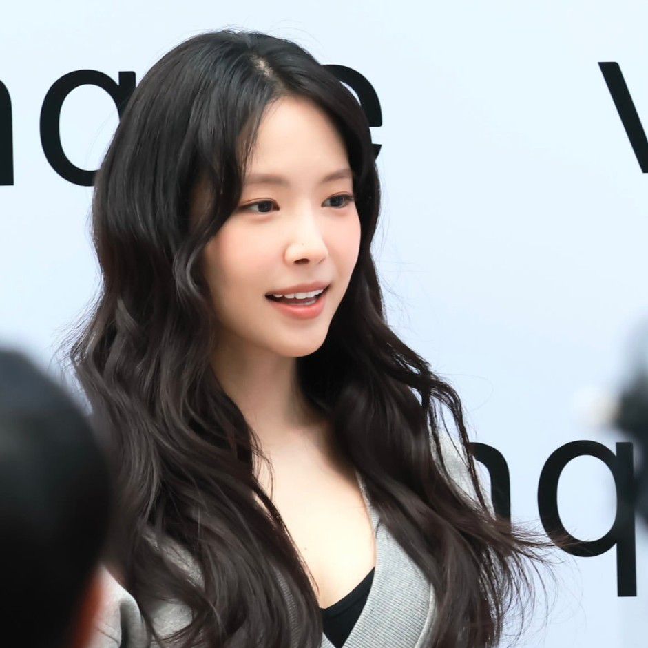 Behind-the-scenes cut of Son Naeun