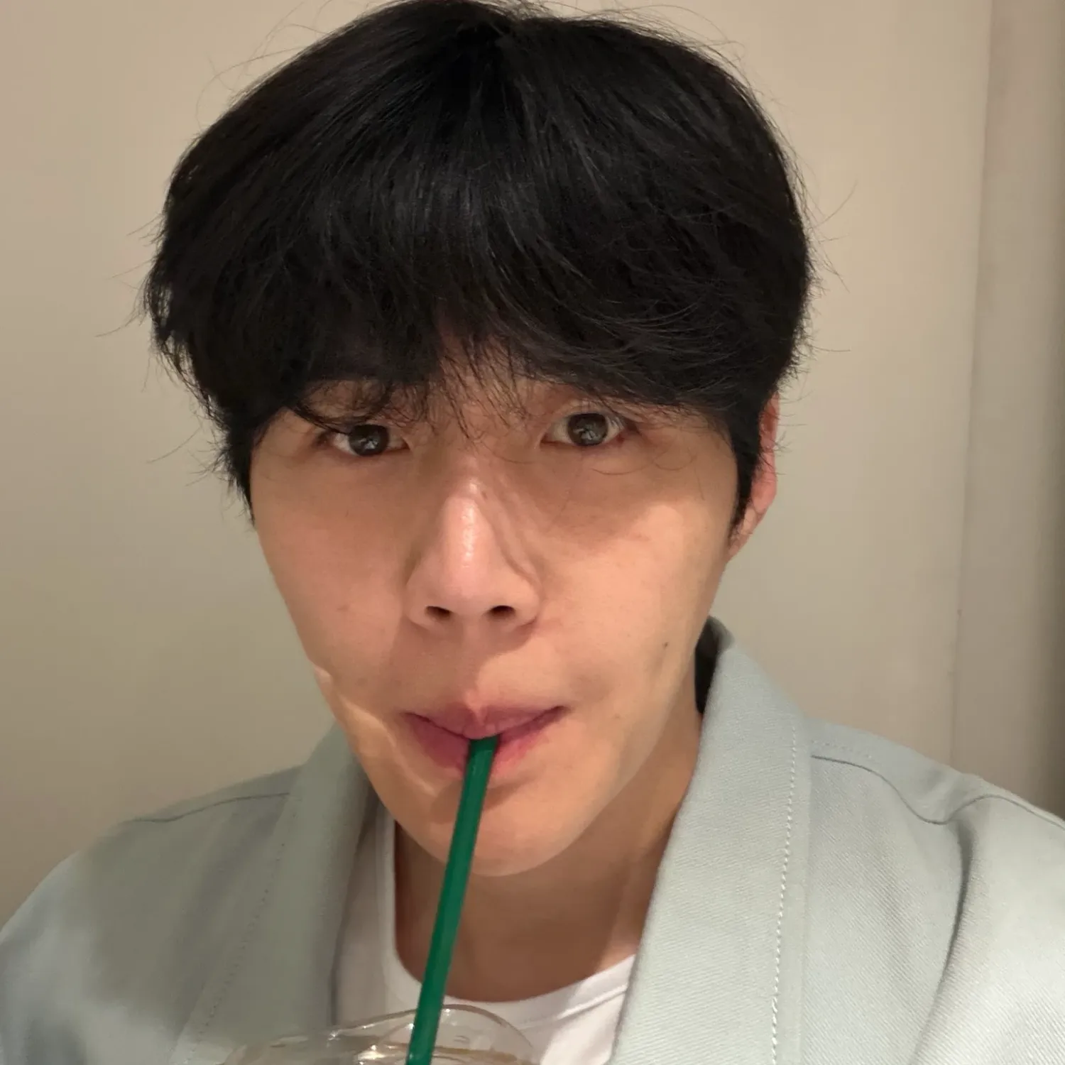 Behind-the-scenes cut of Kim Seonho