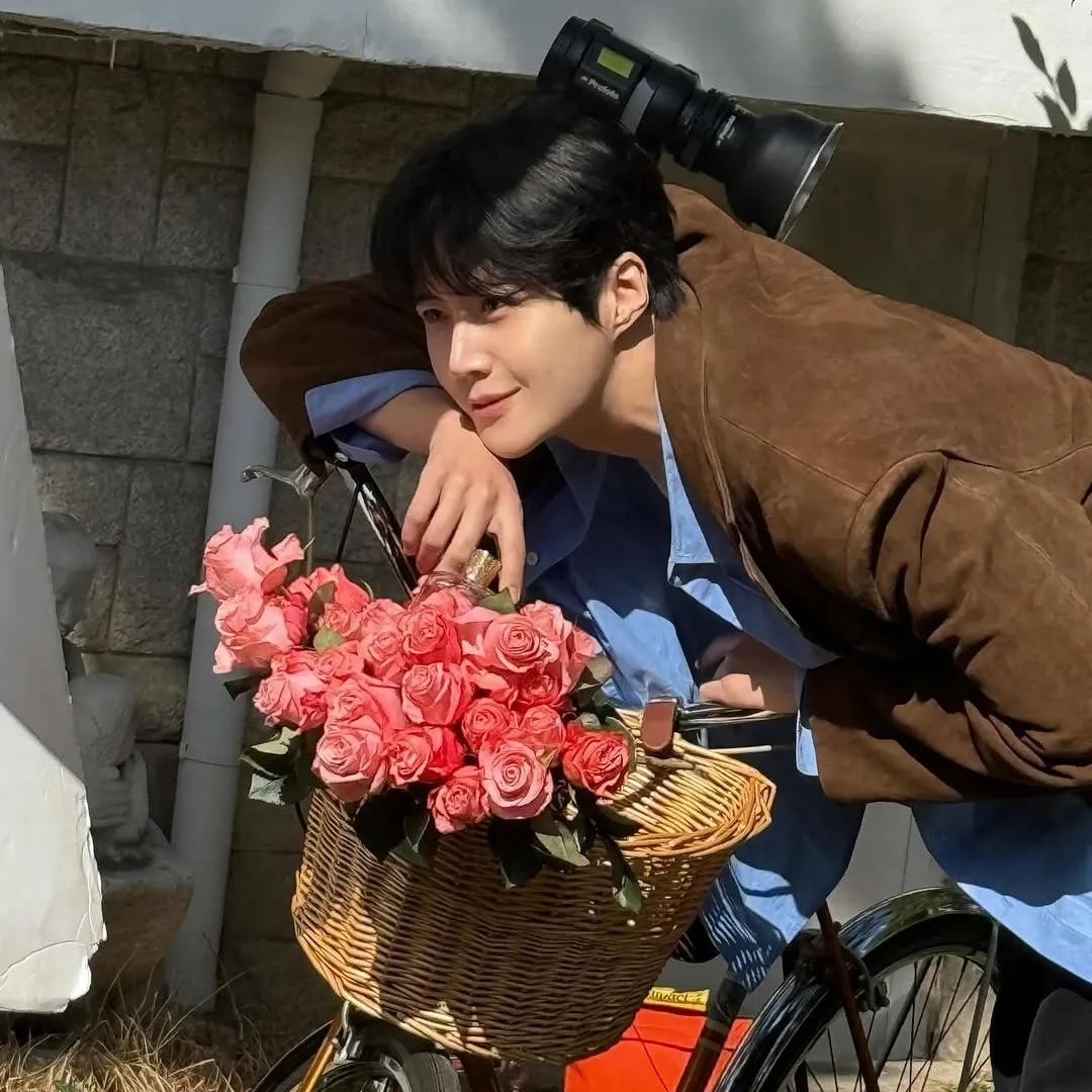 Behind-the-scenes cut of Kim Seonho