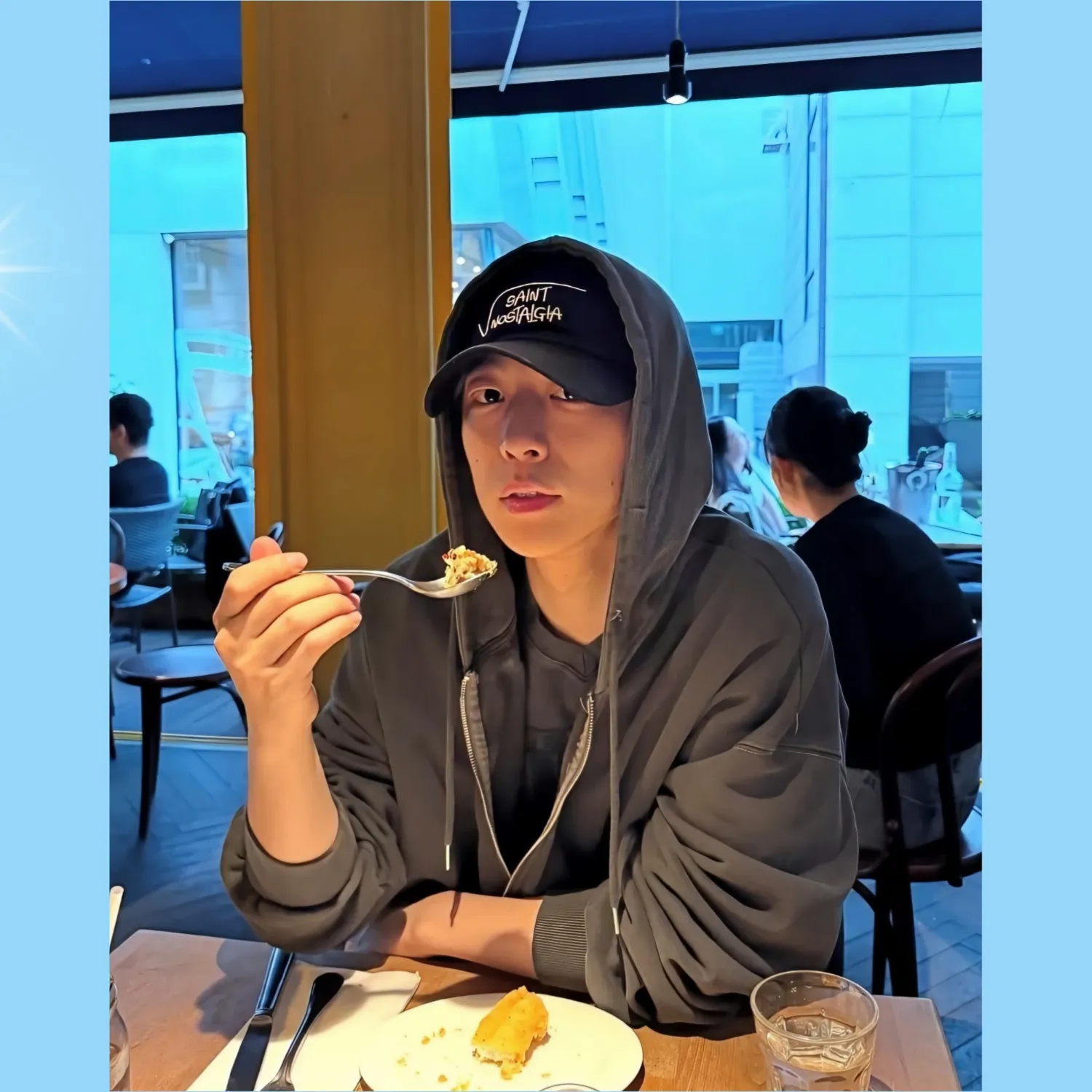 A moment captured by a fan of Bae Inhyuk
