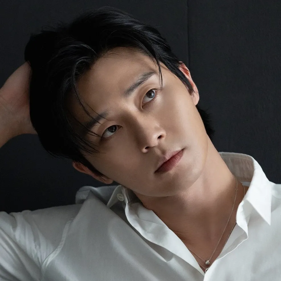 Recent activity shot of Park Seojoon