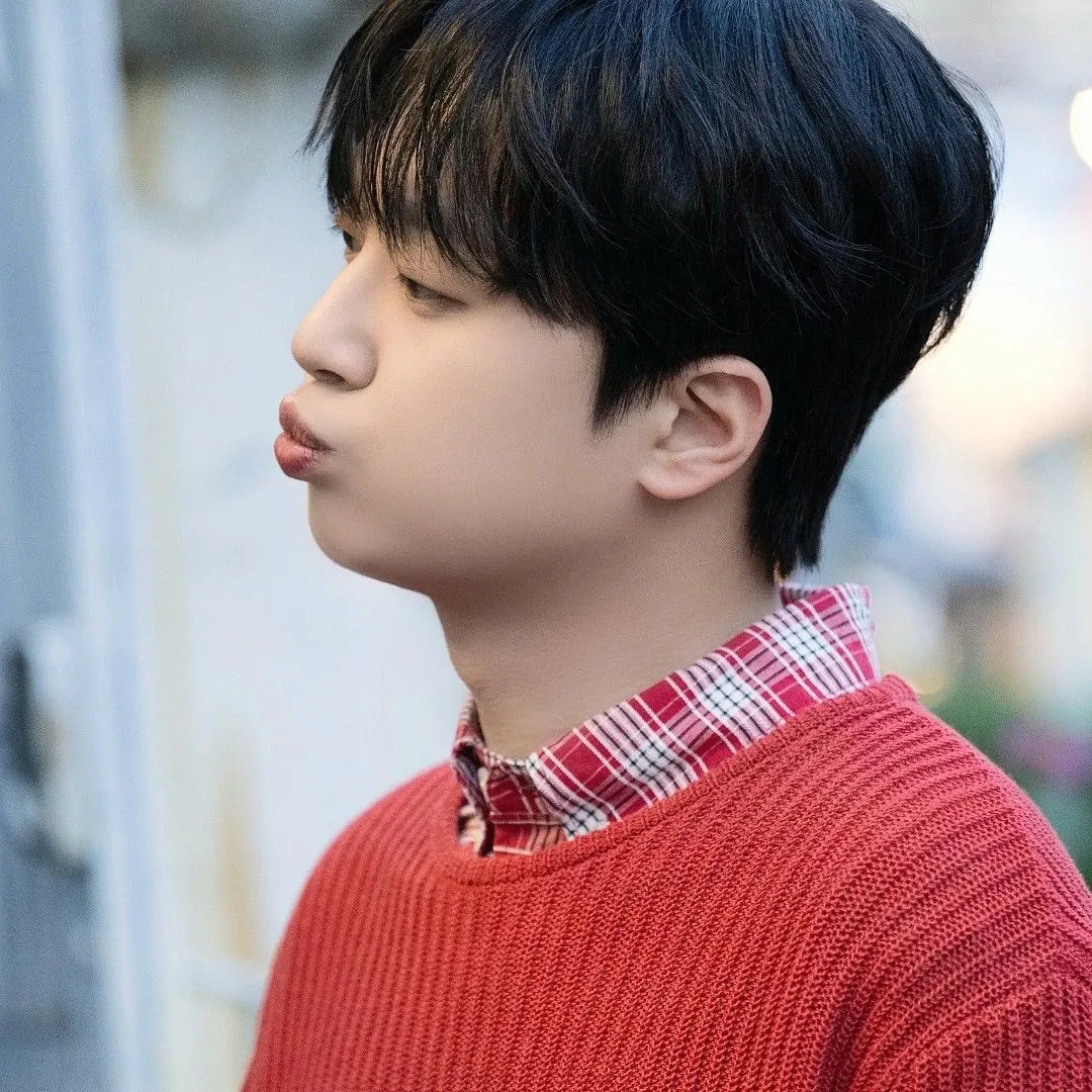 Behind-the-scenes cut of Lee Chanwon