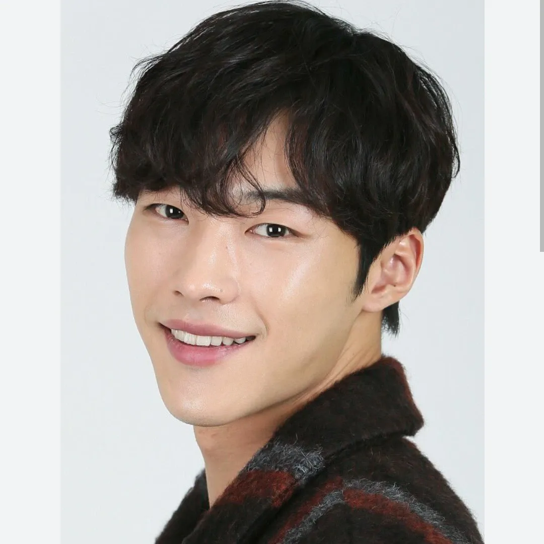 A moment captured by a fan of Woo Dohwan