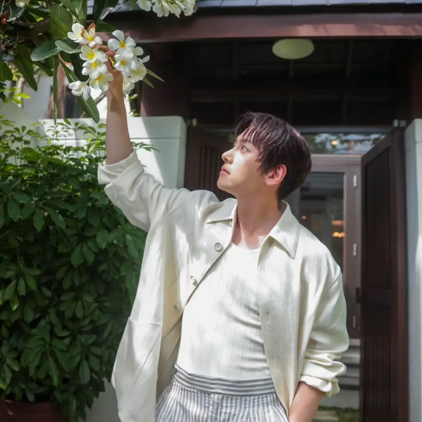 Behind-the-scenes cut of Ji Changwook