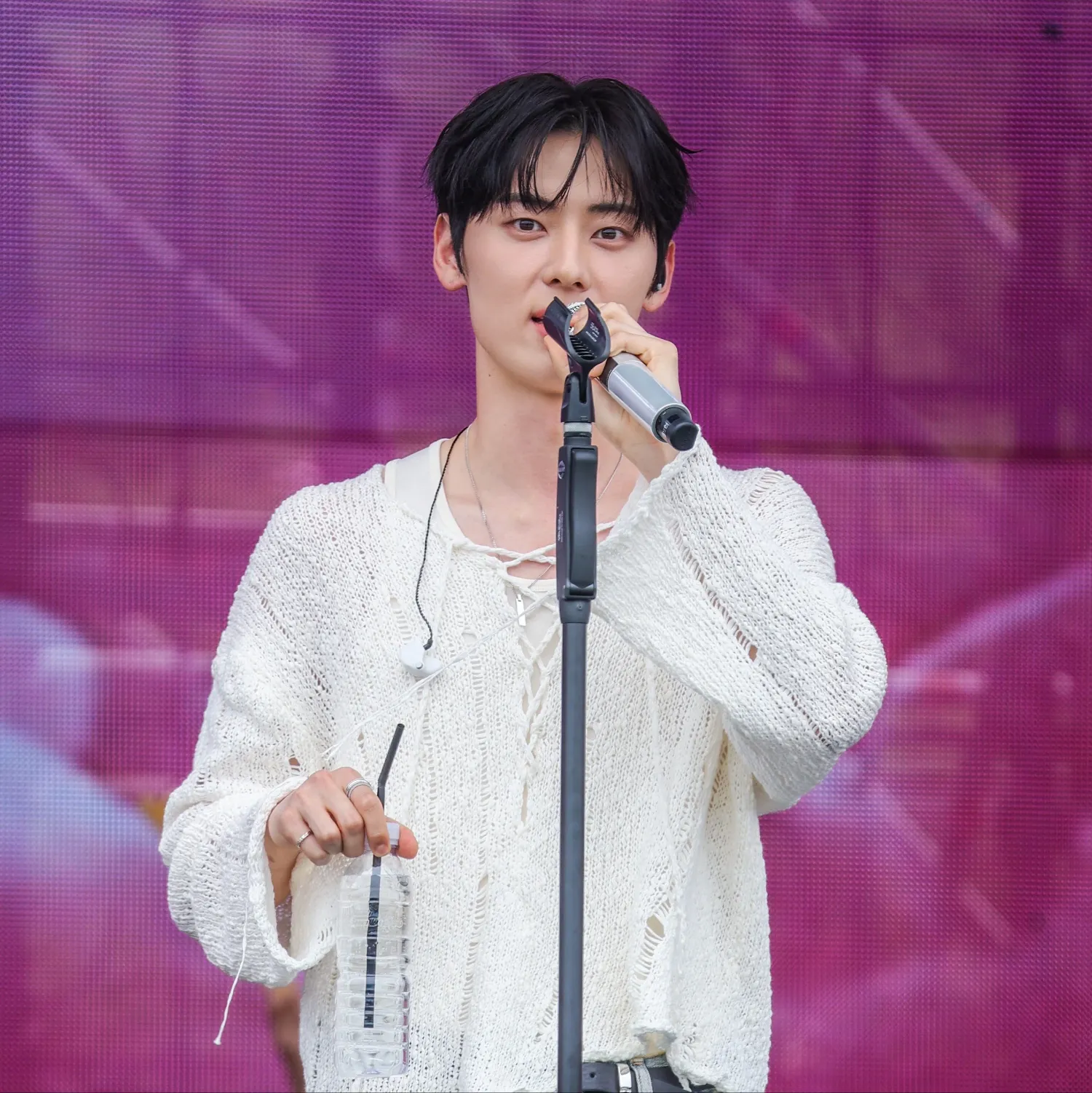 Behind-the-scenes cut of Hwang Minhyun