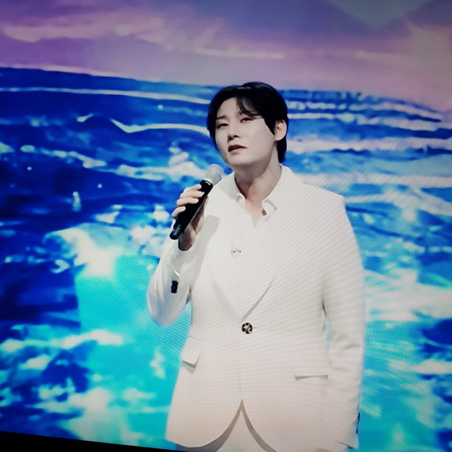 A moment captured by a fan of Kang Moonkyung