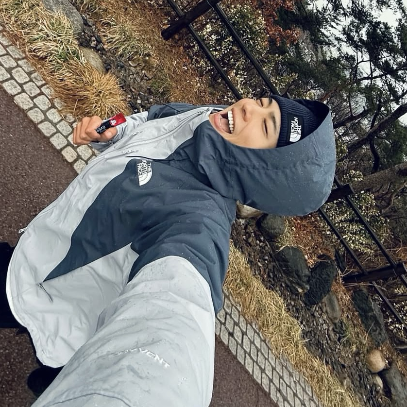 A moment captured by a fan of Park Bogum