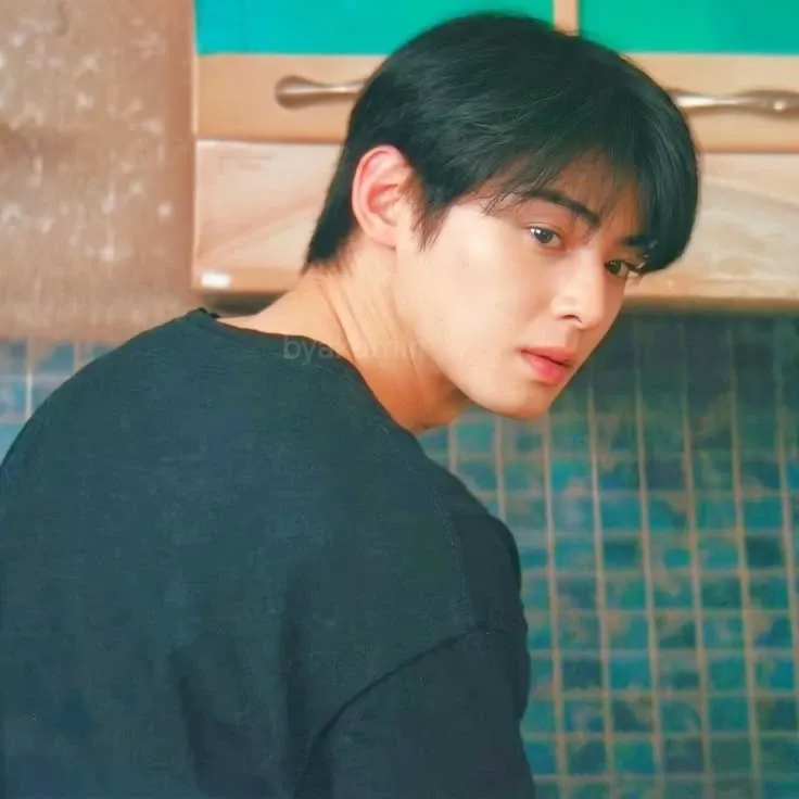 Latest photo of Cha Eunwoo