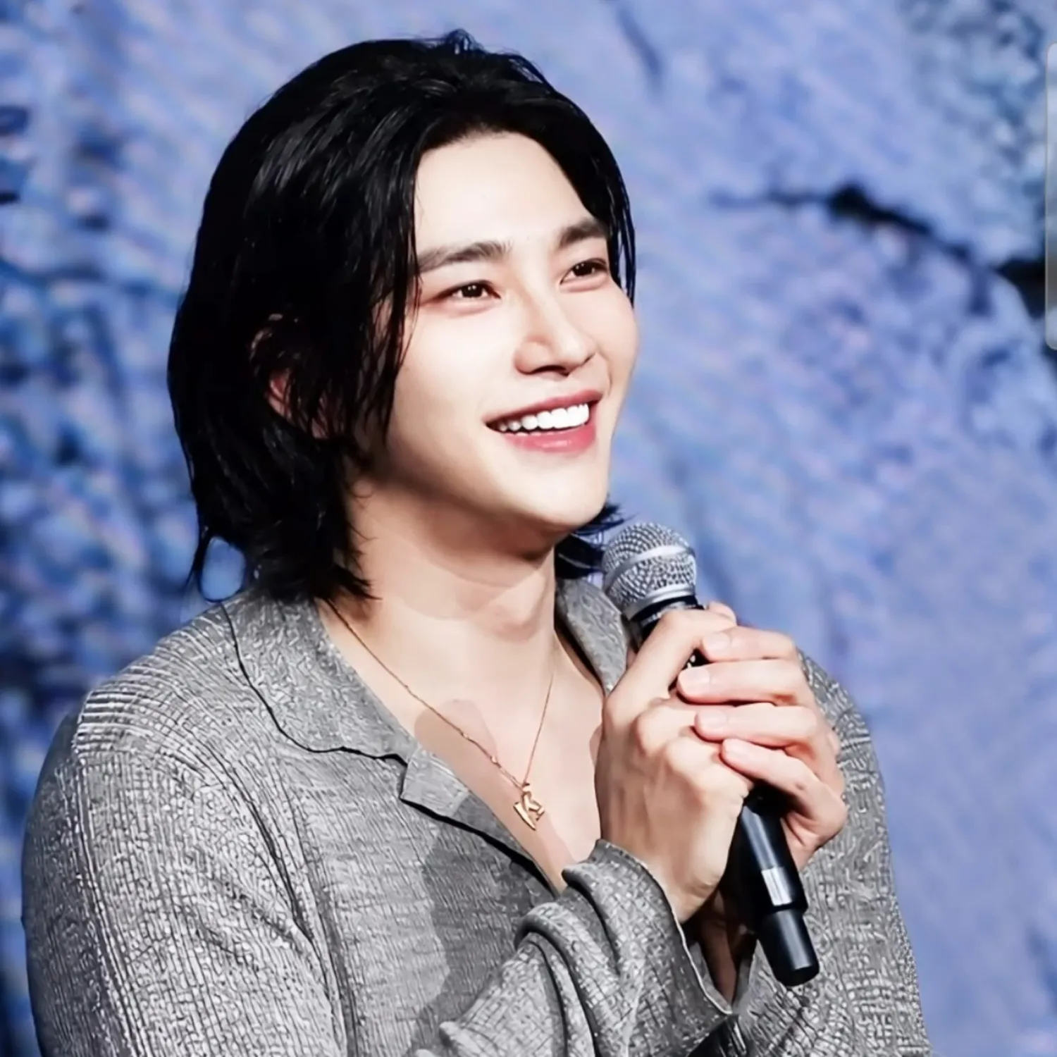 Behind-the-scenes cut of Kim Jaeyoung