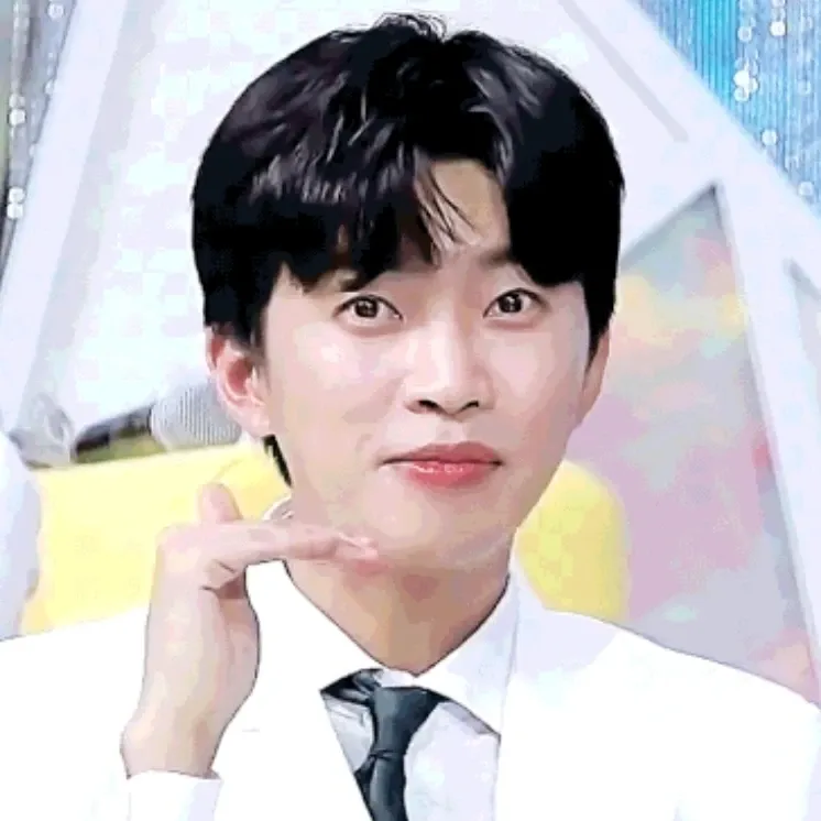 Foto kegiatan terbaru dari Lim Youngwoong