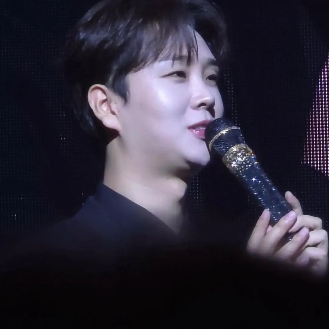 A moment captured by a fan of Song Minjun
