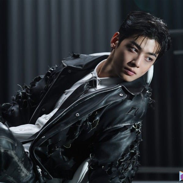 Latest photo of Cha Eunwoo