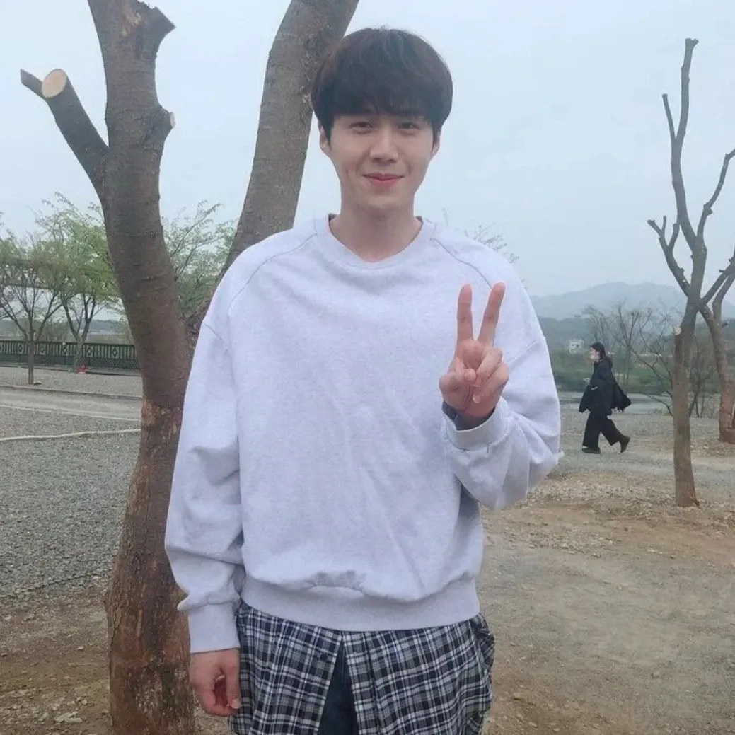 Behind-the-scenes cut of Kim Seonho