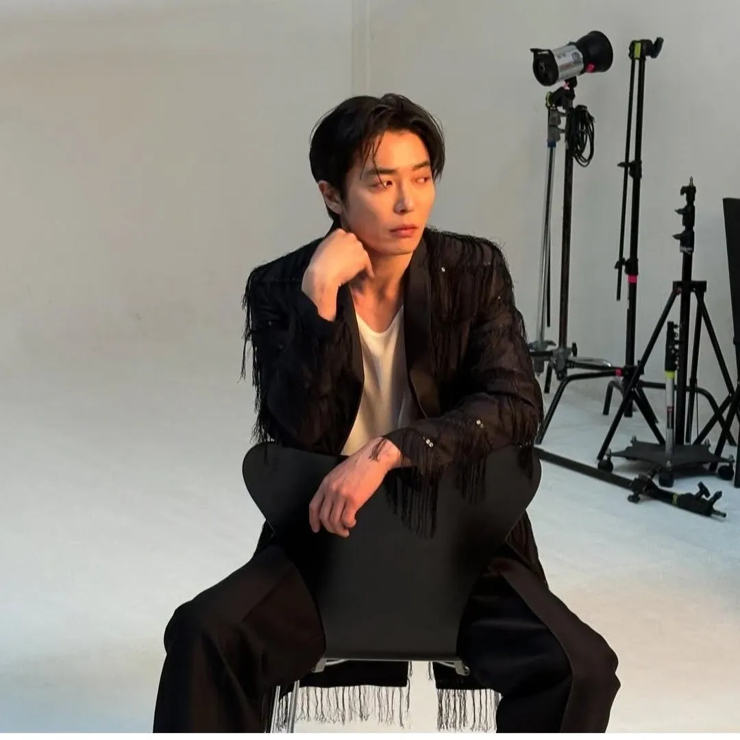 粉絲拍下的金材昱瞬間