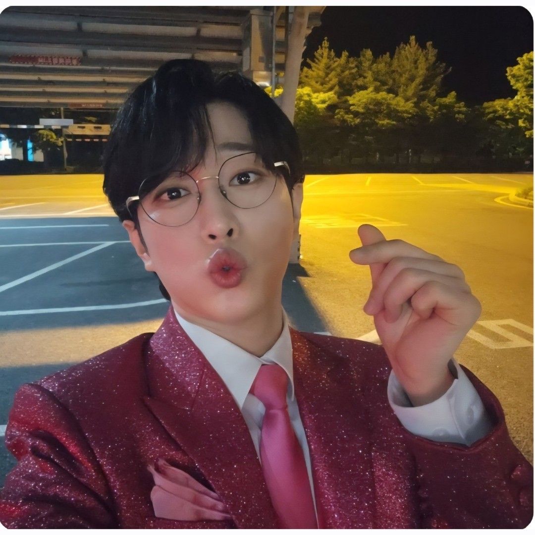 A moment captured by a fan of An Sunghoon