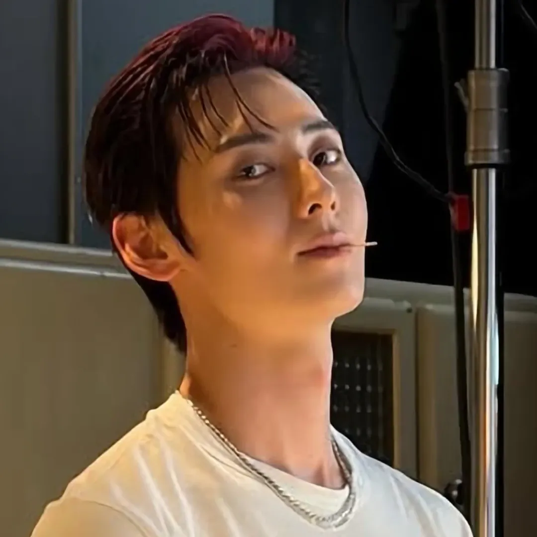 A moment captured by a fan of Hwang Minhyun