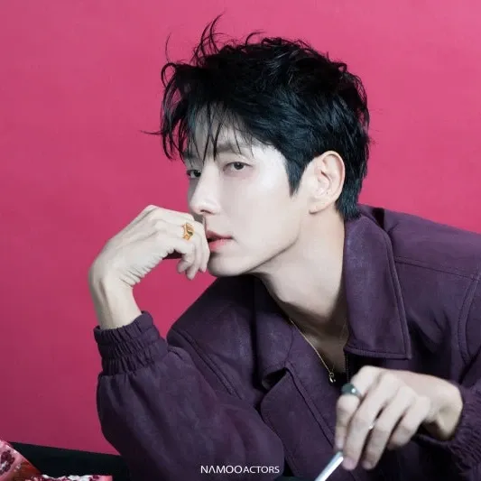Behind-the-scenes cut of Lee Joongi