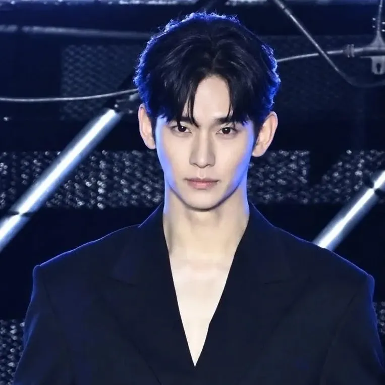 Behind-the-scenes cut of Kim Soohyun
