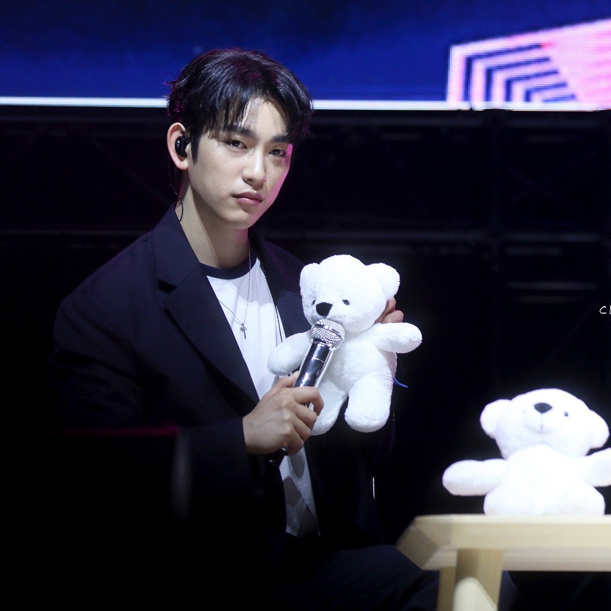 粉丝拍下的朴珍荣瞬间