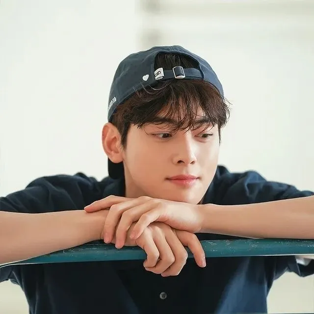 Latest photo of Cha Eunwoo