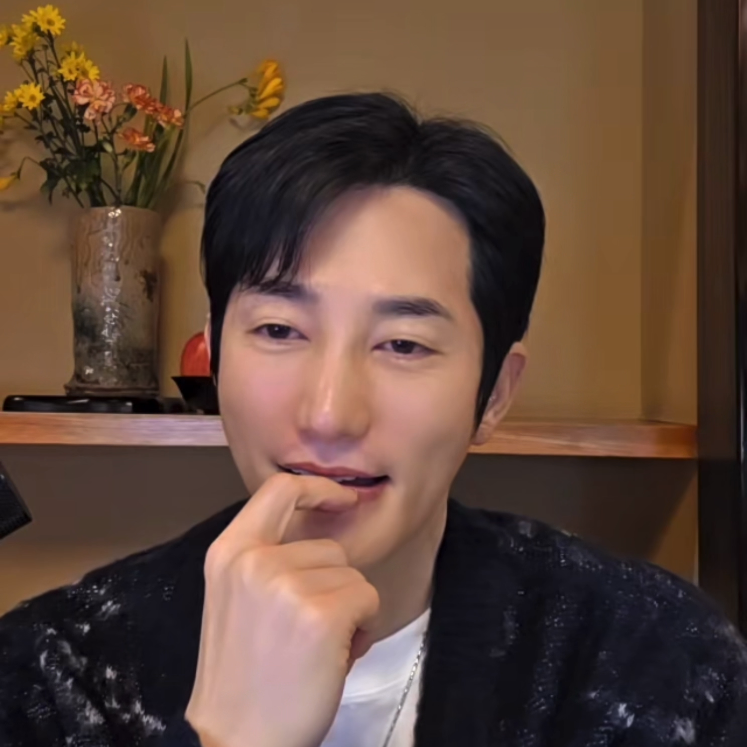 A moment captured by a fan of Park Sihoo