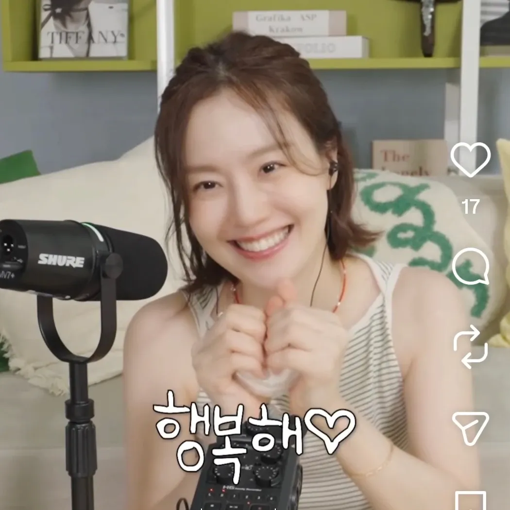 Foto kegiatan terbaru dari Moon Chaewon