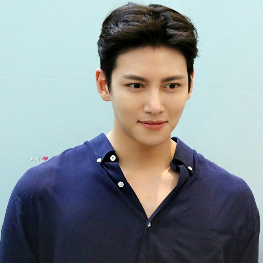 粉丝拍下的池昌旭瞬间