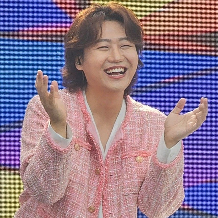 A moment captured by a fan of Min Soohyun