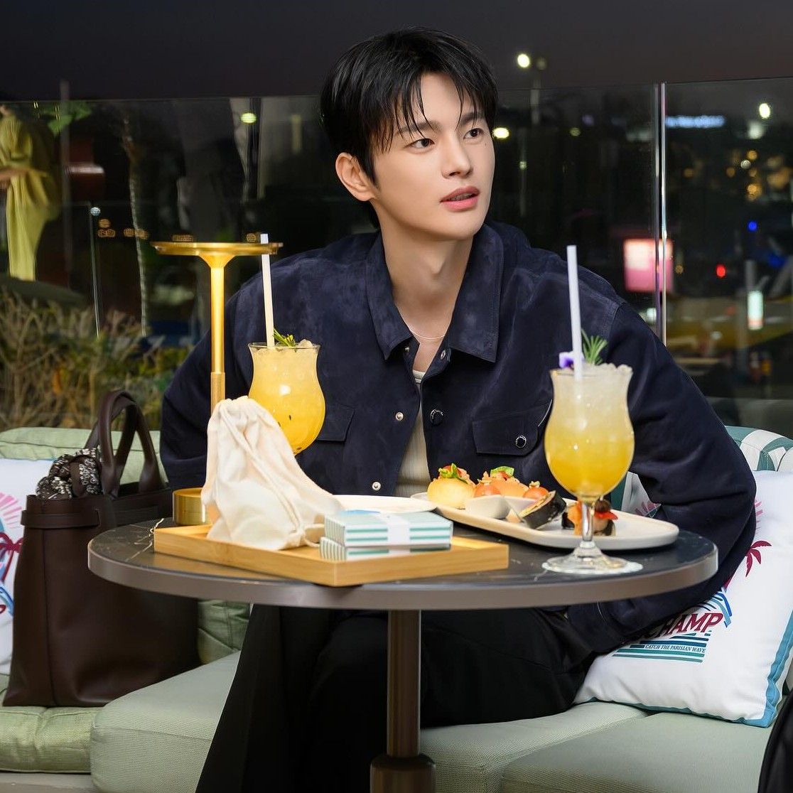 Momen yang diabadikan oleh penggemar Seo Inguk