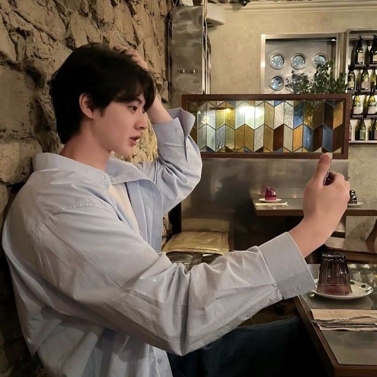 Behind-the-scenes cut of Kim Hyunjin